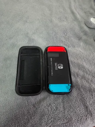 Nintendo Switch Azul/Rojo + Dock y Funda