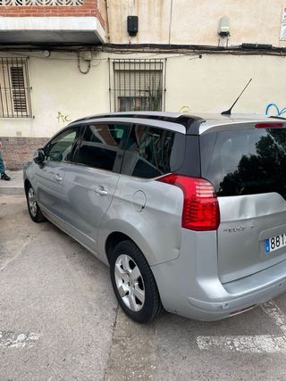 Peugeot 5008 2012