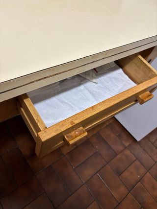 Mesa de cocina extensible beige y madera