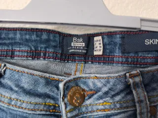 Vaqueros desgastados azules