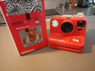 Polaroid Now Keith Haring Cámara Roja