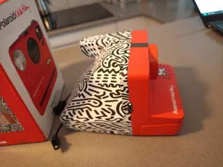 Polaroid Now Keith Haring Cámara Roja
