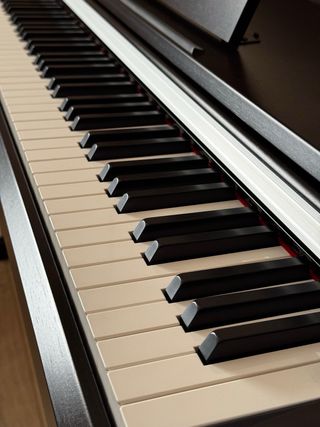 Piano Digital Yamaha Arius YDP-135