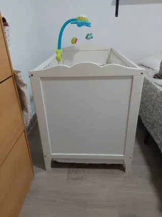 Cuna de bebé con colchon