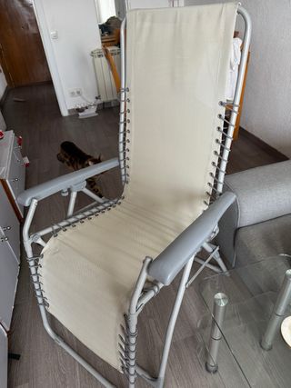 Silla plegable beige y gris