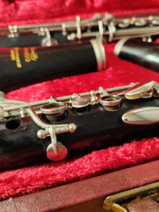 Clarinete con estuche.