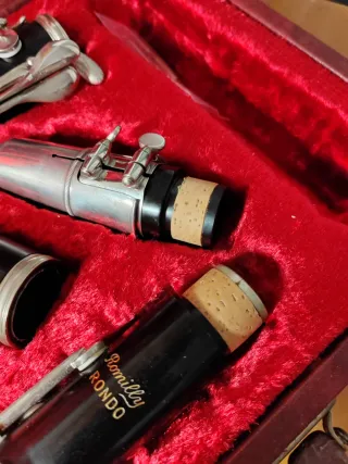 Clarinete con estuche.