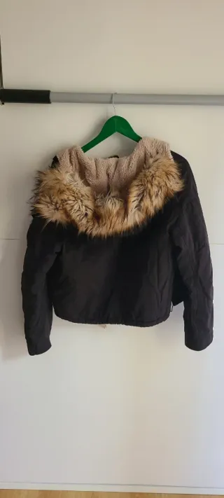 Abrigo Bershka negro forro beige Talla S