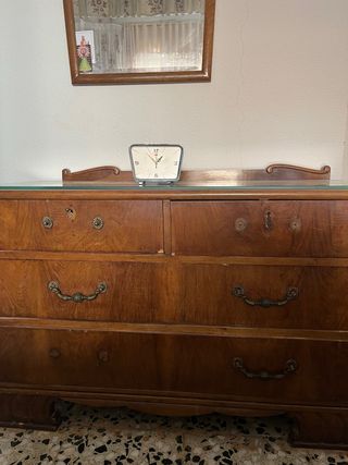 Cómoda antigua de madera