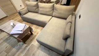 Sofá modular beige de tela