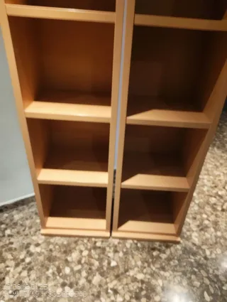 Estantería alta de madera