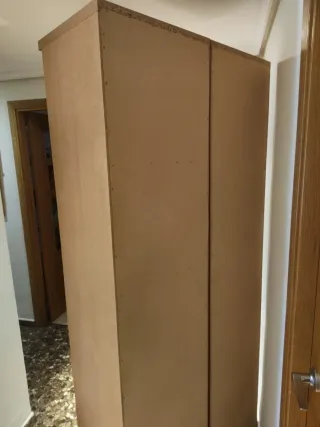 Estantería alta de madera