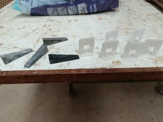 Cuñas y niveladores para suelos