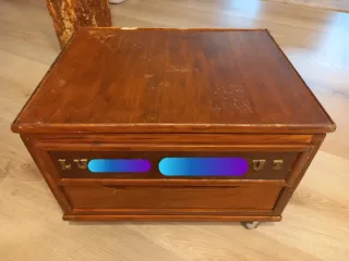 Caja antigua de merceria, de madera maciza