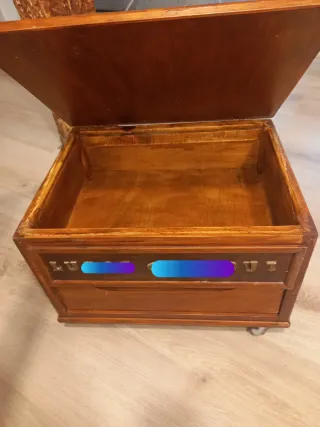 Caja antigua de merceria, de madera maciza