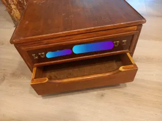 Caja antigua de merceria, de madera maciza