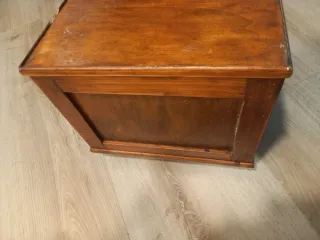 Caja antigua de merceria, de madera maciza