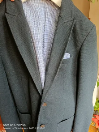 Americana Zara Negra con coderas.