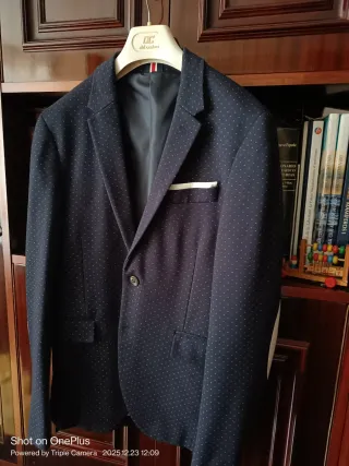 Americana Zara Negra con coderas.