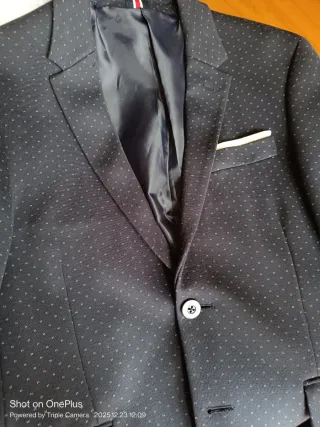 Americana Zara Negra con coderas.