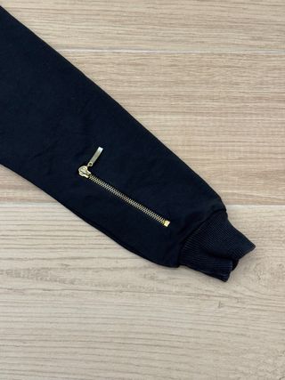 Jersey Negro de Mujer con detalles florales