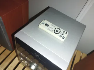 Minicadena JVC Plata y Marrón