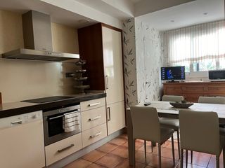 Muebles de cocina formica de calidad. color marfil