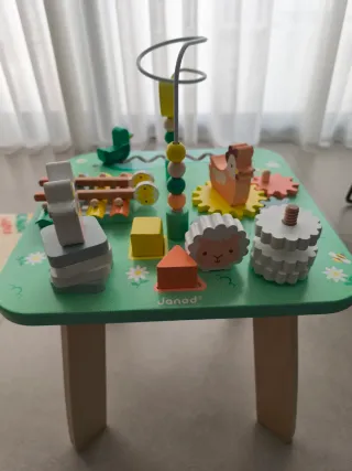 Mesa de actividades infantil de madera