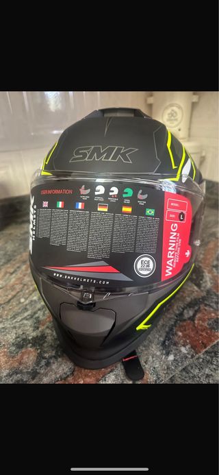Casco Integral SMK Talla L Negro y Amarillo