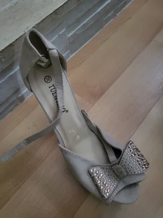 Zapatos de fiesta tacón beige y negro