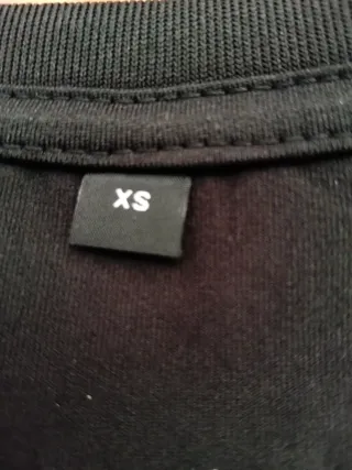 Camiseta negra con estampado de estrella