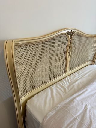 Cama antigua madera y ratán con somier