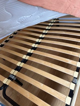 Cama antigua madera y ratán con somier