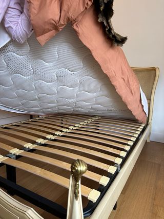 Cama antigua madera y ratán con somier