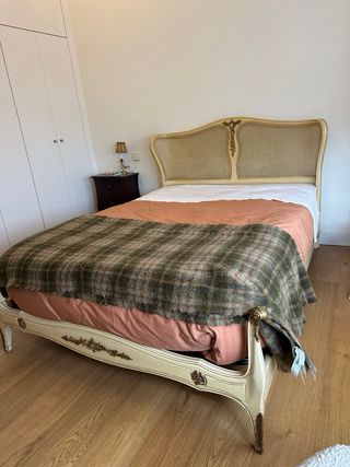 Cama antigua madera y ratán con somier