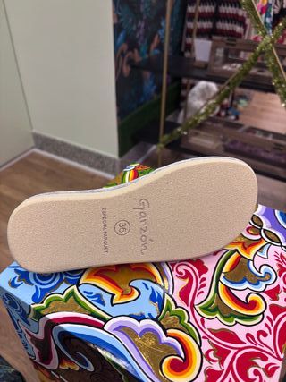 Zapatillas Garzón ranas beige y verde