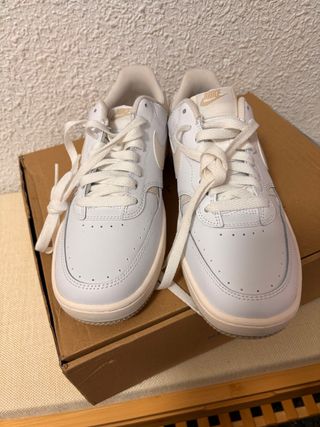 Zapatillas Nike Force  Beige y Blancas