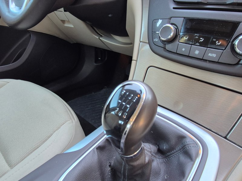 Opel Insignia 2010, foto 8
