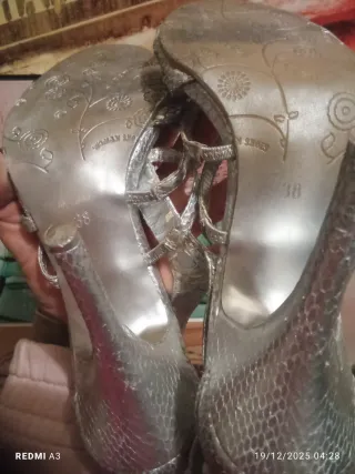 Sandalias tacón plateadas serpiente talla 38