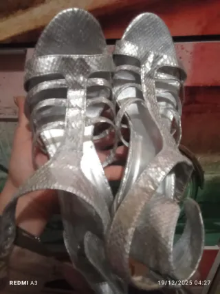 Sandalias tacón plateadas serpiente talla 38