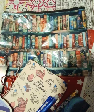 Lote papelería temática Alicia en el País