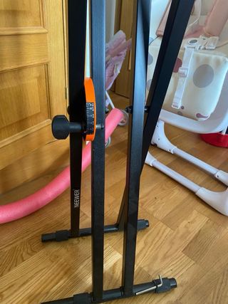 Piano Yamaha con soporte