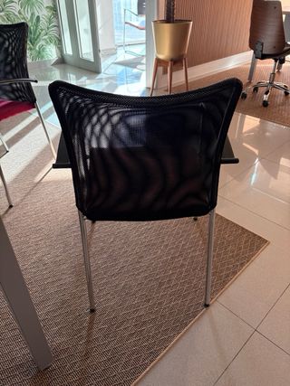 4 Sillas de Oficina Negras y Rojas