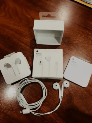 Apple Auriculares EarPods Lightning