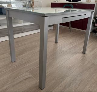 Mesa de cocina cristal y metal gris