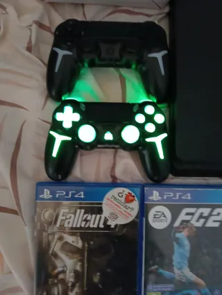 PS4 Negra + 2 Mandos + 4 Juegos