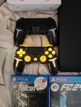 PS4 Negra + 2 Mandos + 4 Juegos