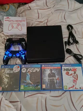 PS4 Negra + 2 Mandos + 4 Juegos