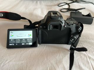Canon EOS 250D + 18-55mm + Mochilas