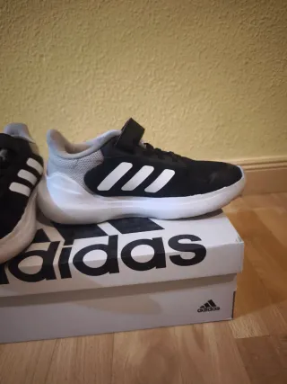 Zapatillas Adidas niño negras y blancas